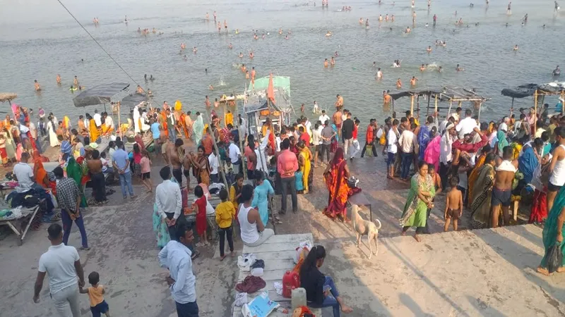 रायबरेली: गंगा दशहरा पर लाखों लोगों ने लगाई आस्था की डुबकी, दान करके की सुख समृद्धि की कामना 