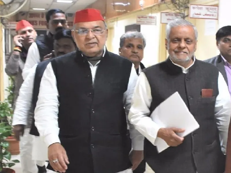 UP Nikay Chunav: सपा ने निर्वाचन आयुक्त से की धांधली की शिकायत, सौंपा ज्ञापन