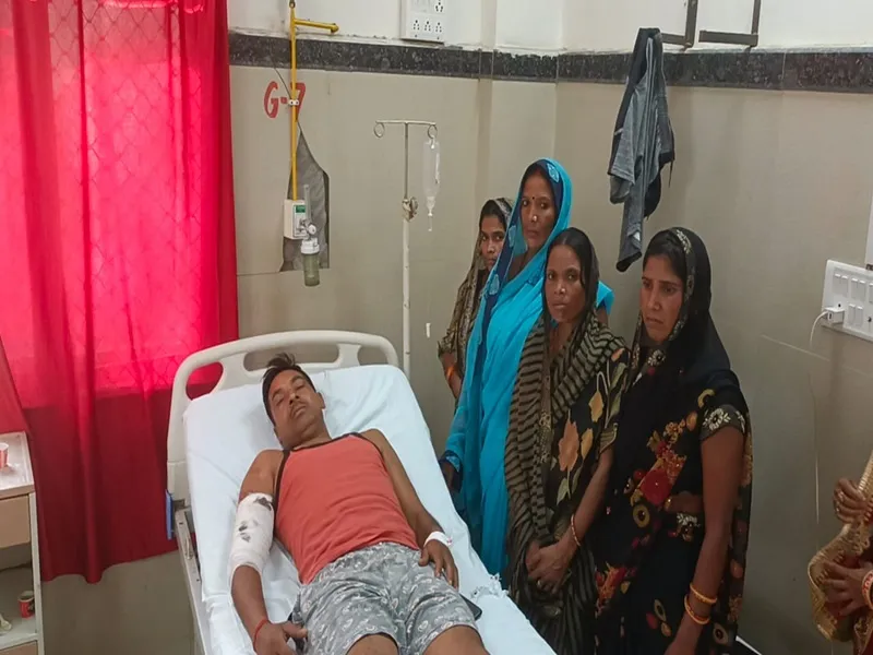 बहराइच: सीआरपीएफ के हेड कांस्टेबल को सांड ने पटका, रेफर