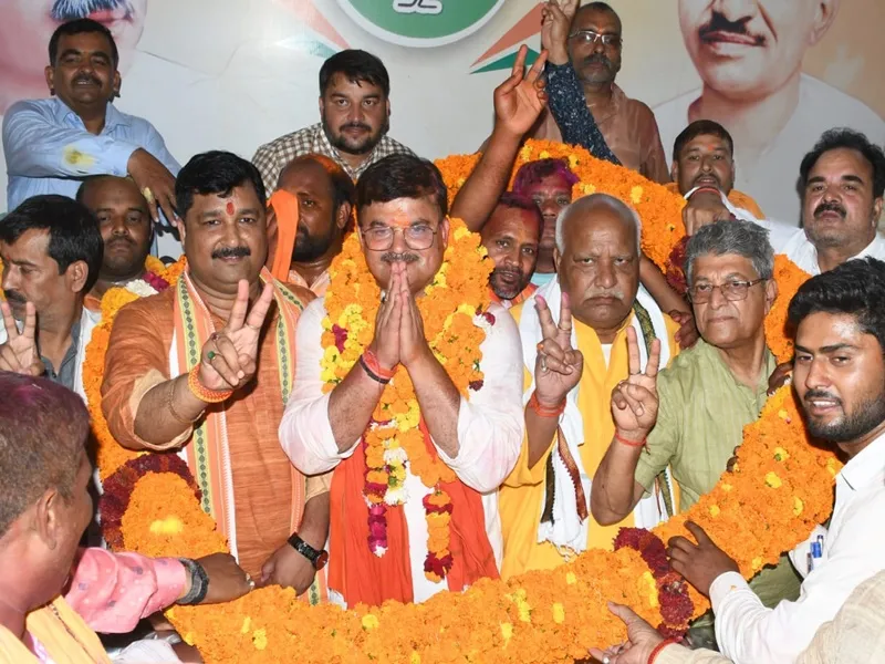 UP Nikay Chunav 2023: अयोध्या में कमल की तरह खिले गिरीश, तीन पंचायतों व रुदौली नपा में दौड़ी साइकिल