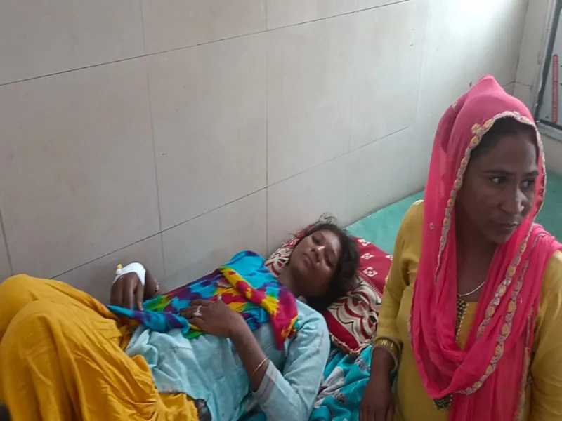 बहराइच: मकान की छत गिरी, महिला समेत दो दबे, जिला अस्पताल में कराया भर्ती