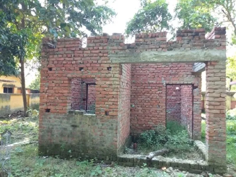 अमेठी: भुगतान हुआ पूरा, फिर भी निर्माण कार्य अधूरा, मॉडल आवास के लिए आवंटित धन का हो गया बंदरबांट