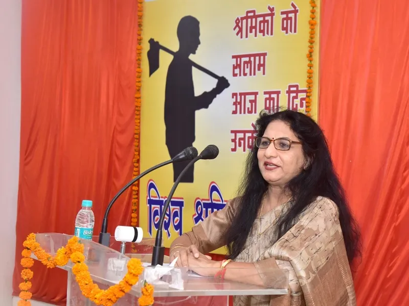 लखनऊ: सराहनीय योगदान के लिए RDSO श्रमिकों को किया गया सम्मानित 