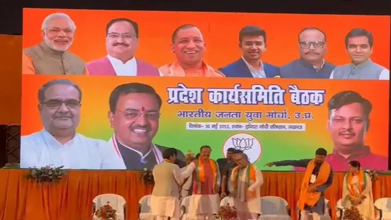 लखनऊ: राजधानी के इंदिरा गांधी प्रतिष्ठान में भूपेंद्र चौधरी की मौजूदगी में भाजयुमो की बैठक शुरू