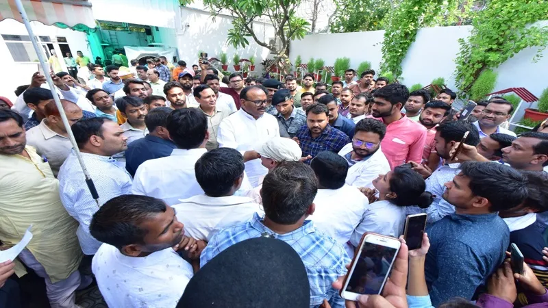 होम्योपैथिक फार्मासिस्ट नियुक्ति की मांग को लेकर डिप्टी सीएम ब्रजेश पाठक से मिले, देखें Video