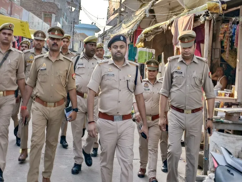 बहराइच: जरवलरोड में सड़क पर उतरे पुलिस अधीक्षक, पैदल मार्च के बाद की कानून व्यवस्था की समीक्षा  