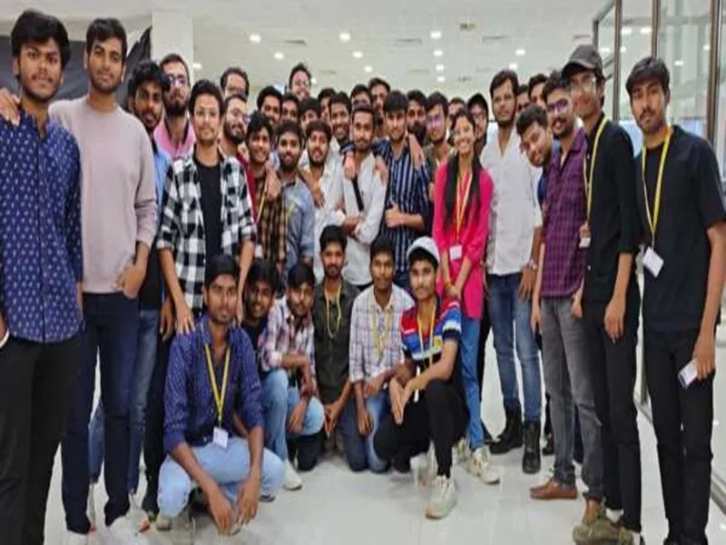 मणिपुर से सुरक्षित UP लौटे 62 छात्र, दो दिन में बाकी छात्रों की भी हो सकती है वापसी 