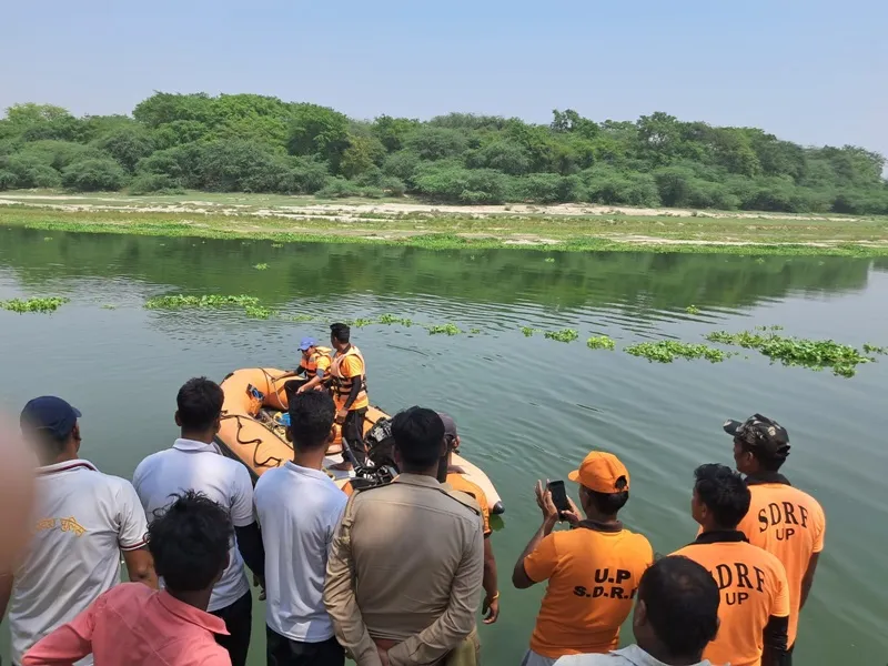 अयोध्या: नदी में स्नान को गया युवक डूबा, तलाश में जुटे गोताखोर
