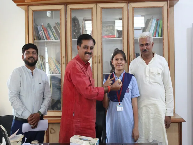 CBSE Board Result 2023: सीबीएसई के नतीजों में मेधावियों का दिखा दम, कई स्कूलों के छात्रों ने मारी बाजी 