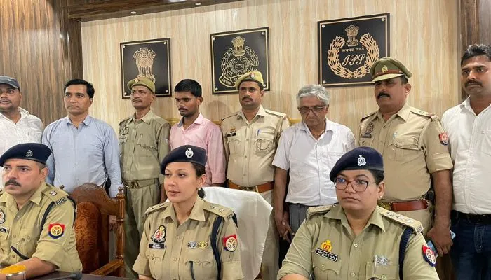 Chitrakoot : जल जीवन मिशन के पाइप खरीदने वाला सरगना गिरफ्तार, 104 डीआई, 10 डबल फ्लेंच पाइप व अन्य सामान बरामद 