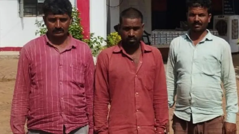 Chitrakoot News : पुलिस ने 40 गोवंश बरामद कर तीन आरोपियों को किया गिरफ्तार, कटने के लिए ले जा रहे थे शहडोल