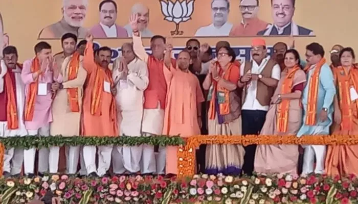 Kanpur: निकाय चुनाव के जरिए लोकसभा की रखी नींव, केंद्र की योजनाओं को 15 मिनट मंच से गिनाते रहे मुख्यमंत्री योगी