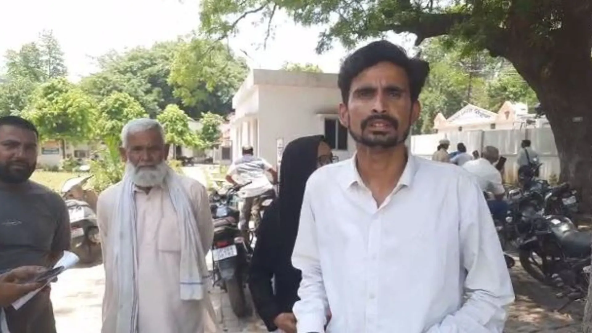 बरेली: जमीनी विवाद में दबंगो ने की युवक के घर पर चढ़ाई, दी जान से मारने की धमकी