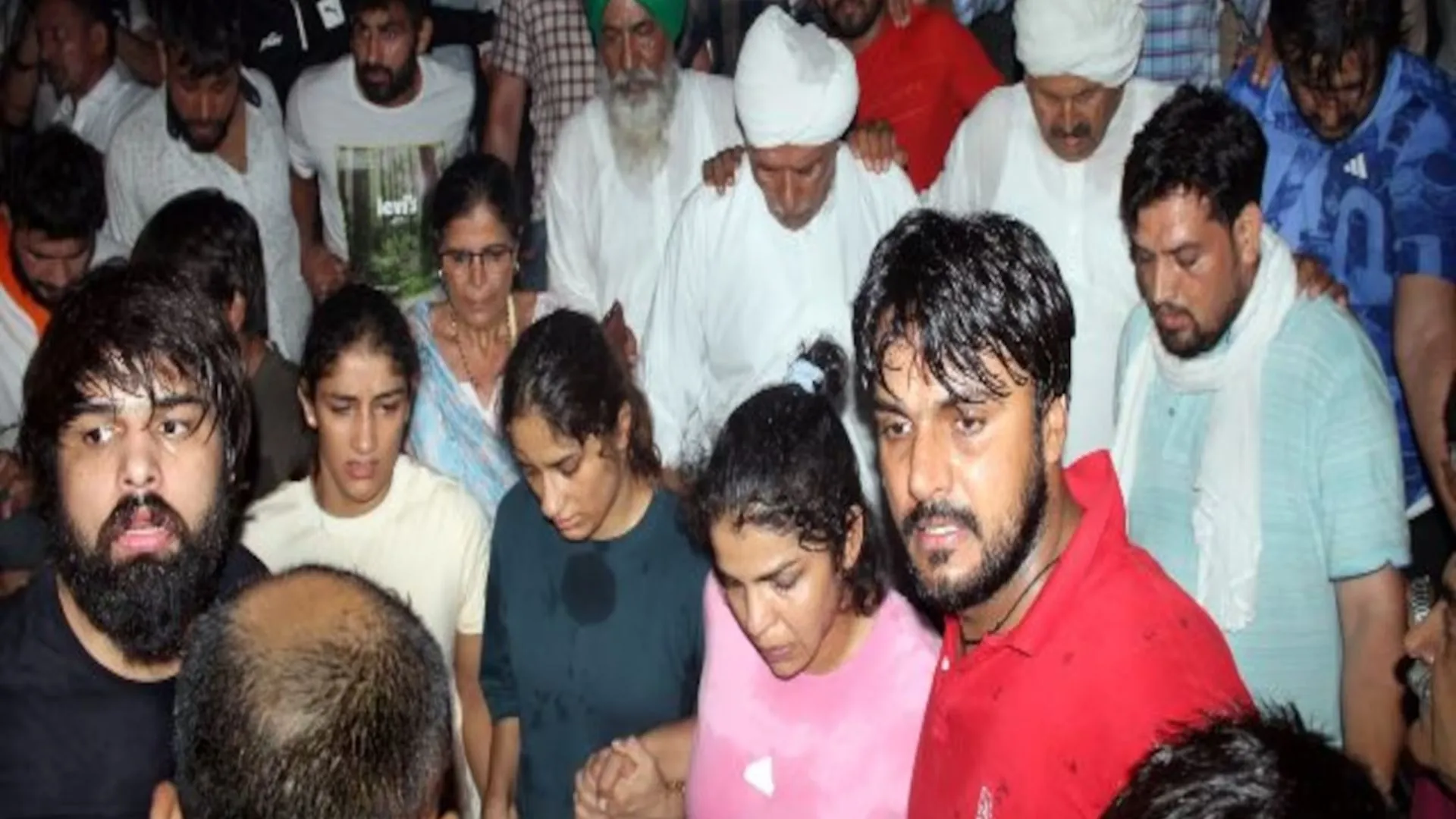 पहलवानों के समर्थन में उतरा UWW, बयान जारी कर दी चेतावनी-ऐसा हुआ तो WFI को कर देंगे सस्पेंड