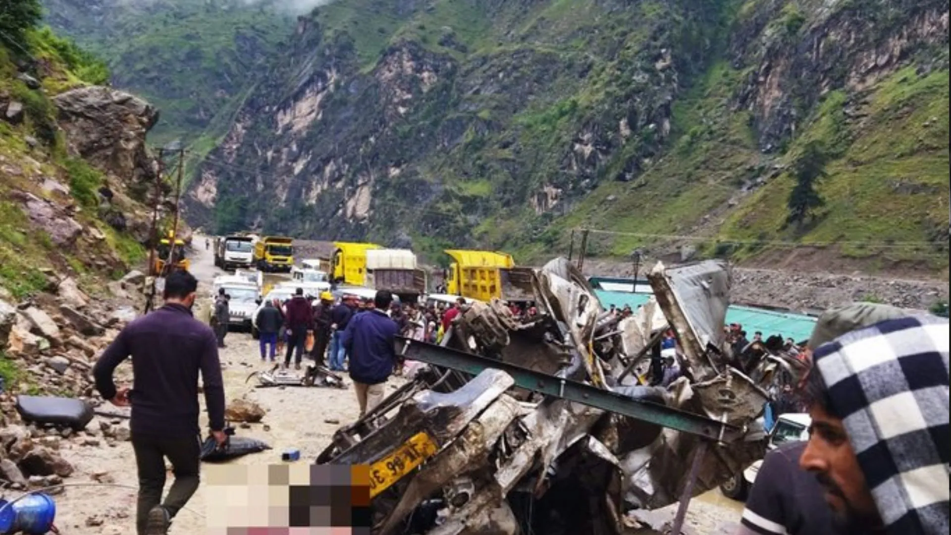 जम्मू-कश्मीर में दर्दनाक हादसा, किश्तवाड़ में ऑटो के खाई में गिरने से सात लोगों की मौत, तीन घायल 