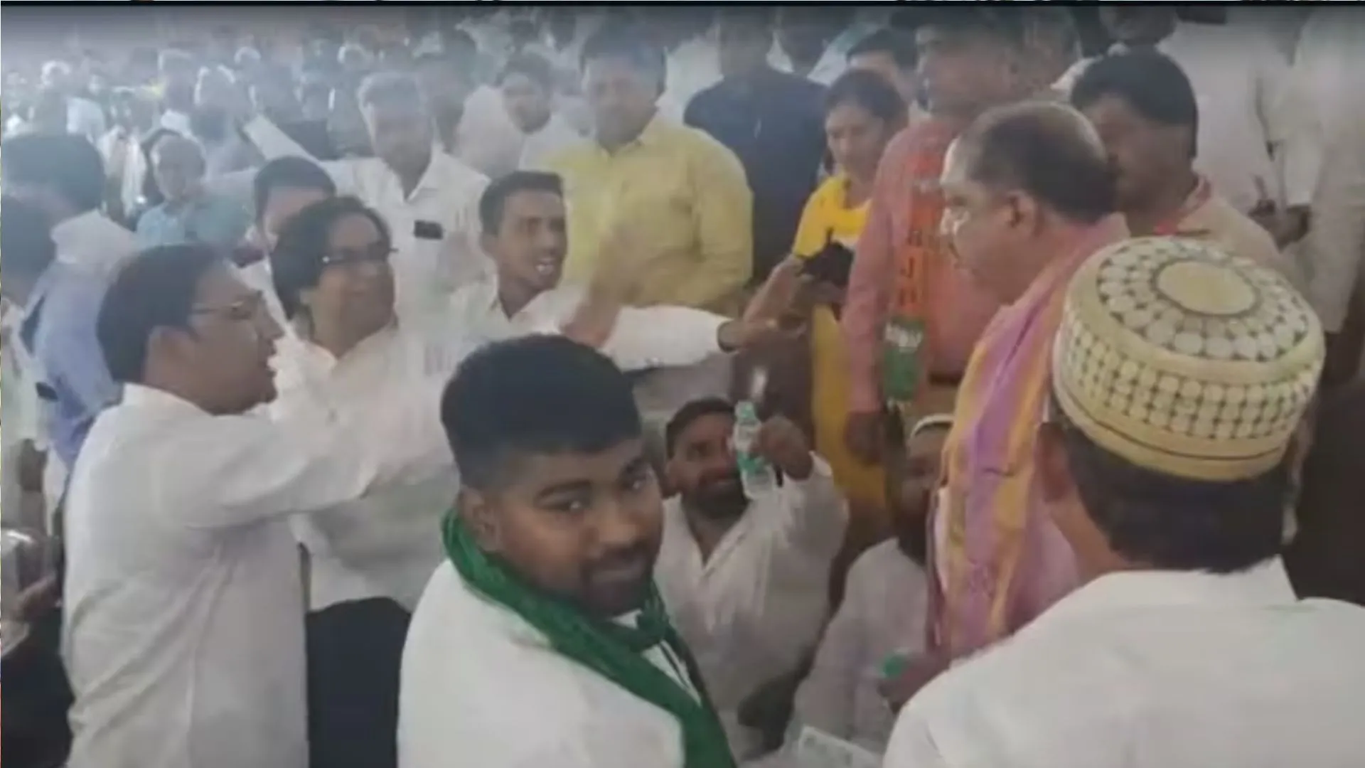 मेरठ : वंदे मातरम मुद्दे पर AIMIM के पार्षदों की पिटाई के मामले में BJP के दो पार्षद गिरफ्तार