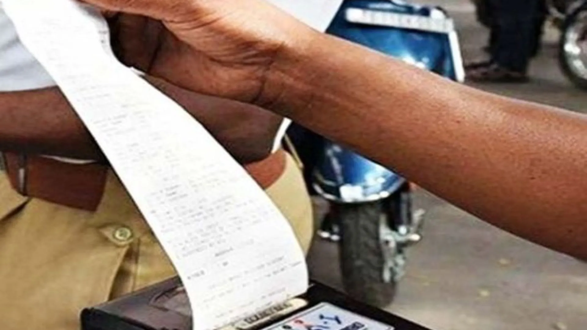 बरेली: आठ दिनों में 22 हजार चालान, नहीं सुधर रहे वाहन चालक