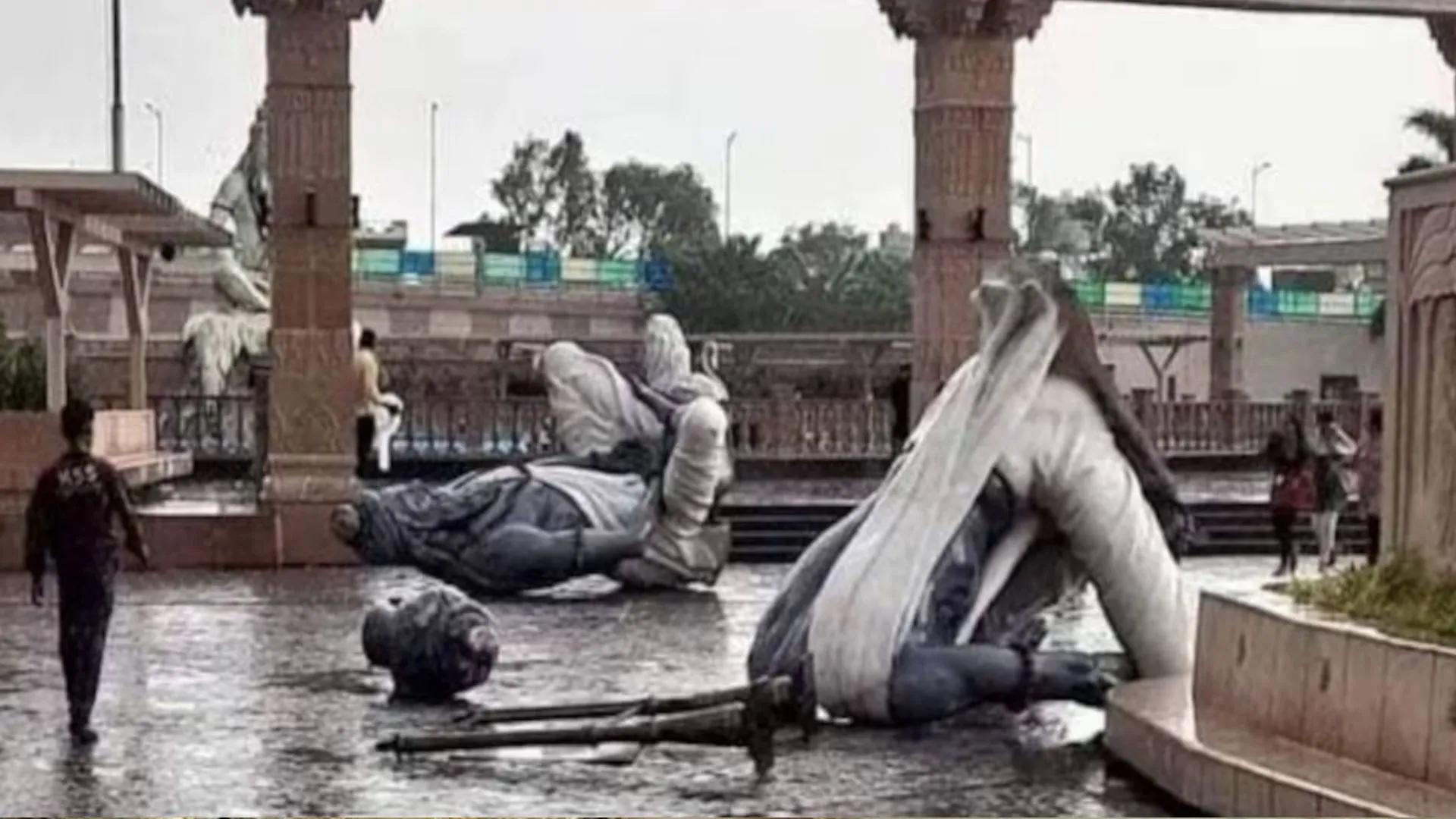 उज्जैन में तेज आंधी से ‘श्री महाकाल लोक’ गलियारे की छह मूर्तियां गिरकर टूटीं 