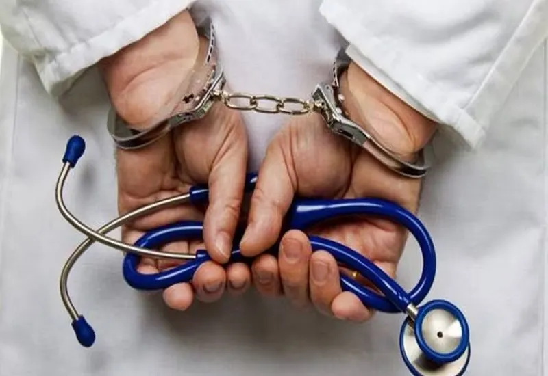 America : भारतीय-अमेरिकी डॉक्टर ने मरीजों को अवैध दवाएं लिखने का जुर्म किया कबूल 