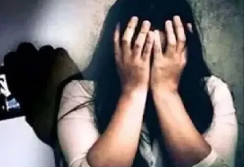 मुरादाबाद : अश्लील फोटो खींचकर छात्रा को कर रहा ब्लैकमेल, आरोपी के खिलाफ रिपोर्ट दर्ज