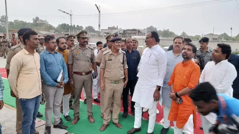 अस्पतालों में मिलें एमआर तो दर्ज कराएं FIR, डिप्टी सीएम ब्रजेश पाठक का सख्त निर्देश 