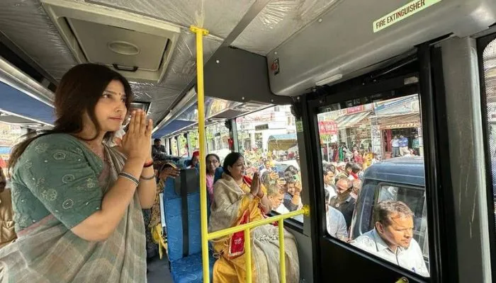 UP Nikay Chunav 2023 : Kanpur में डिंपल यादव ने किया रोड शो, बोली- भाजपा के बहकावे में अब नहीं आने वाली जनता