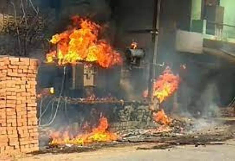हल्द्वानी: ट्रांसफार्मर में आग लगने से घंटों ठप रही बिजली आपूर्ति 
