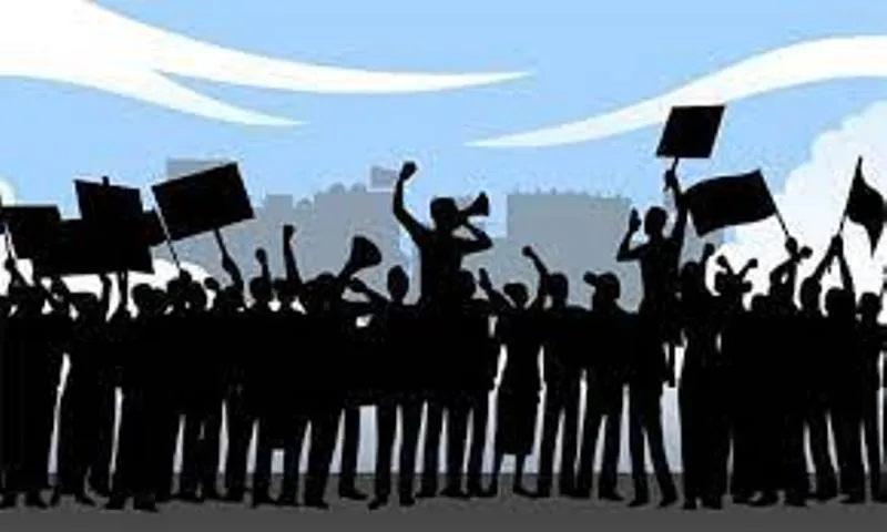 नैनीताल: मोटर मार्ग नहीं बनने पर जिला मुख्यालय पहुंचीं महिलाएं