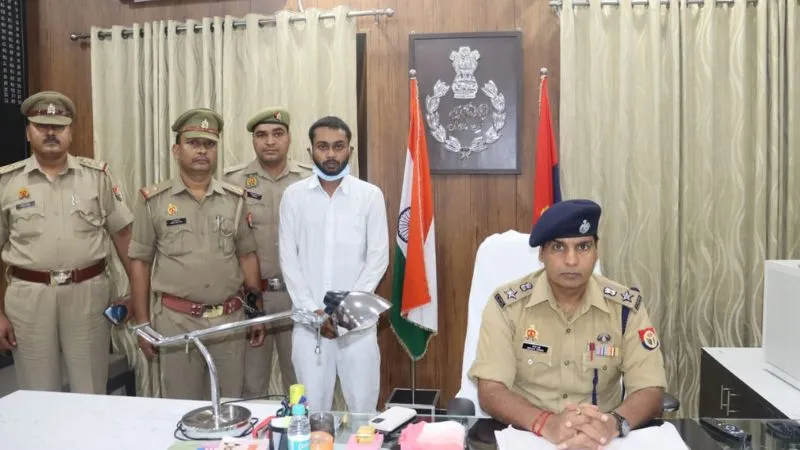 Etawah : गर्लफ्रेंड को खुश करने के लिए अपनाया ऐसा तरीका, जाना पड़ रहा सलाखों के पीछे, हैरान हो जाएंगे पढ़कर यह खबर