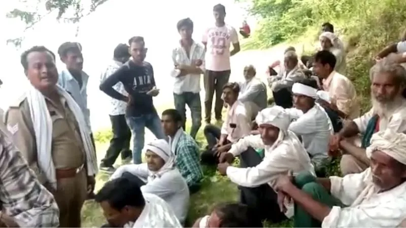 Etawah News : यमुना में नहाने गए छह युवक डूबे, चार को बचाया, दो लापता, गंगा दशहरा पर यमुना में स्नान करने गए थे 