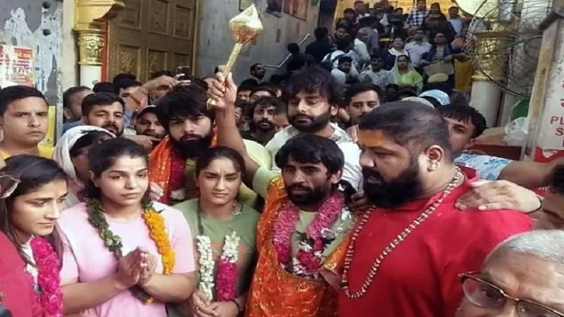 प्रदर्शनकारी पहलवानों ने हनुमान मंदिर तक निकाला मार्च, बंगला साहिब गुरुद्वारा भी जाएंगे