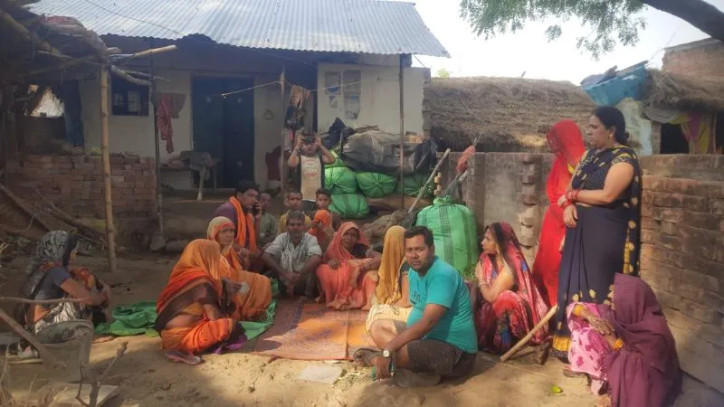 Fatehpur में बोलेरो की टक्कर से बाइक सवार दो युवकों की मौत, हमीरपुर में बाइक सवार ट्रैक्टर ट्राली में भिड़ा
