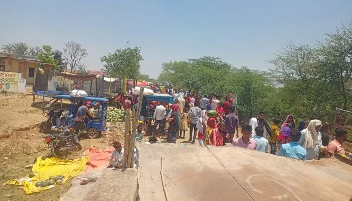 Fatehpur: हादसे में बाइक सवार चचेरे भाइयों की मौत, परिजनों में मची चीख-पुकार, घटना के बाद चालक वाहन समेत फरार
