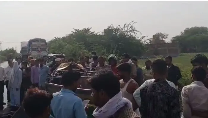 Fatehpur Big Accident : तेज रफ्तार ट्रक ने टेंपो में मारी टक्कर, हादसे में नौ की मौत, कई गंभीर, मची चीख-पुकार