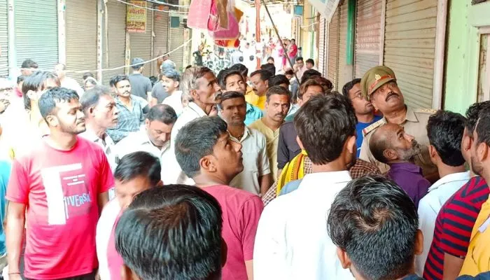 Fatehpur Murder : बदमाशों ने घर में घुसकर महिला को उतारा मौत के घाट, खून से लथपथ शव देख परिजनों के उड़े होश