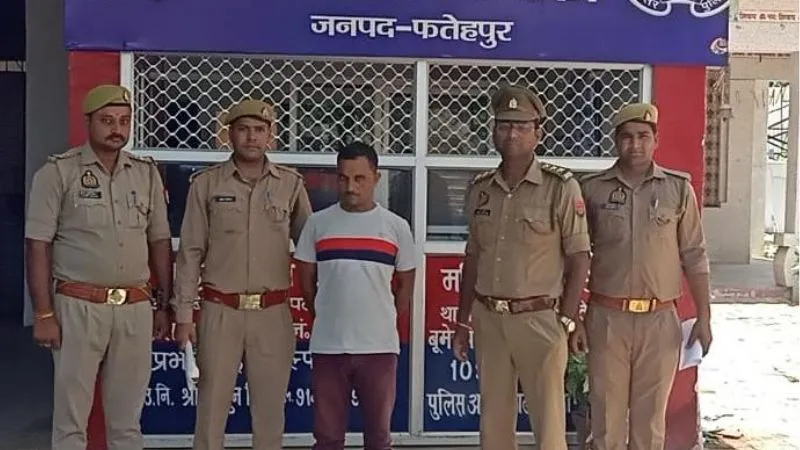 Fatehpur News : पिता की हत्या करने वाले बेटे को पुलिस ने भेजा सलाखों के पीछे, आलाकत्ल हुआ बरामद