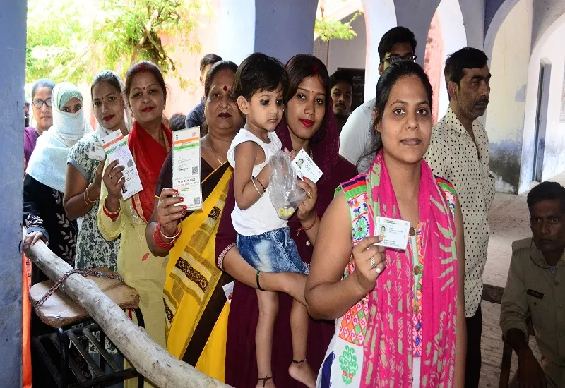 मुरादाबाद : मतगणना से पहले परिणाम का आकलन करने में जुटे प्रत्याशी, बूथवार मिले वोट का लगा रहे हिसाब