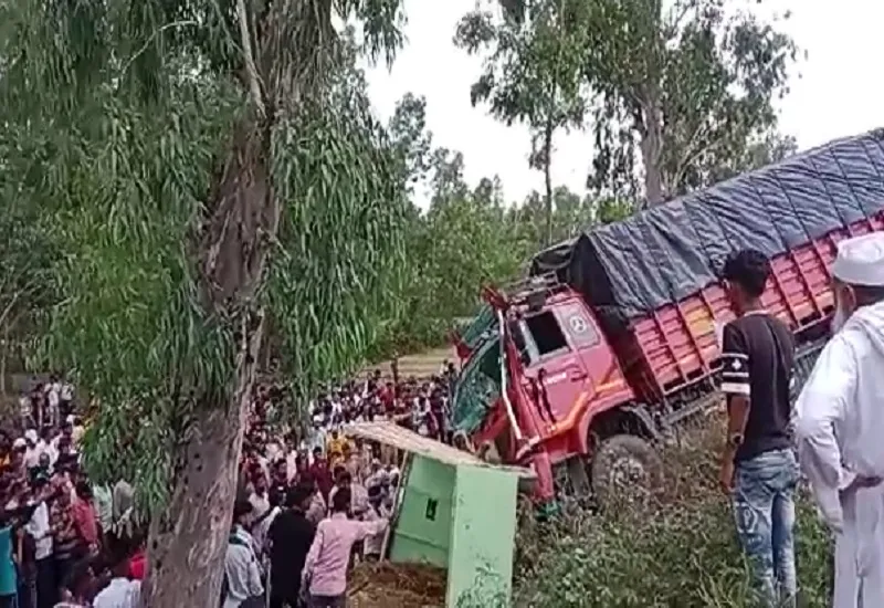 Road Accident in Moradabad : मुरादाबाद में भीषण सड़क हादसा, 10 लोगों की मौत...देखें वीडियो