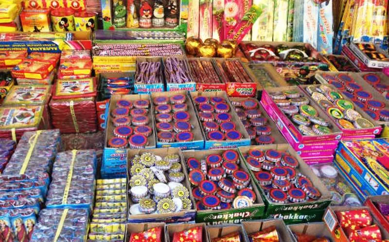 हल्द्वानी: शहर से बाहर शिफ्ट होंगे 11 पटाखा गोदाम-दुकानें