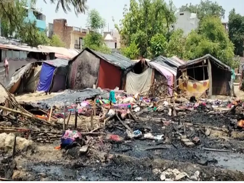 लखनऊ: बाजारखाला स्थित झुग्गी झोपड़ियों में लगी भीषण आग, किसी के हताहत होने की नहीं है खबर