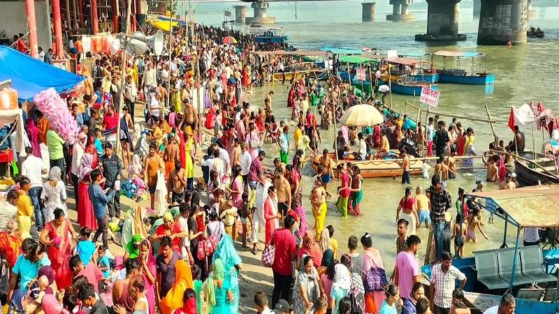 अमरोहा: गंगा दशहरा पर श्रद्धालुओं ने बृजघाट और तिगरी गंगा घाट पर किया स्नान