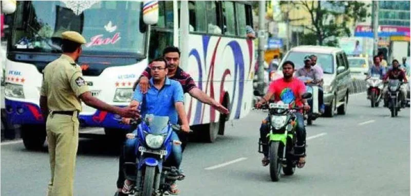 हल्द्वानी: बिना हेलमेट फर्राटा भर रहे कई दोपहिया चालक