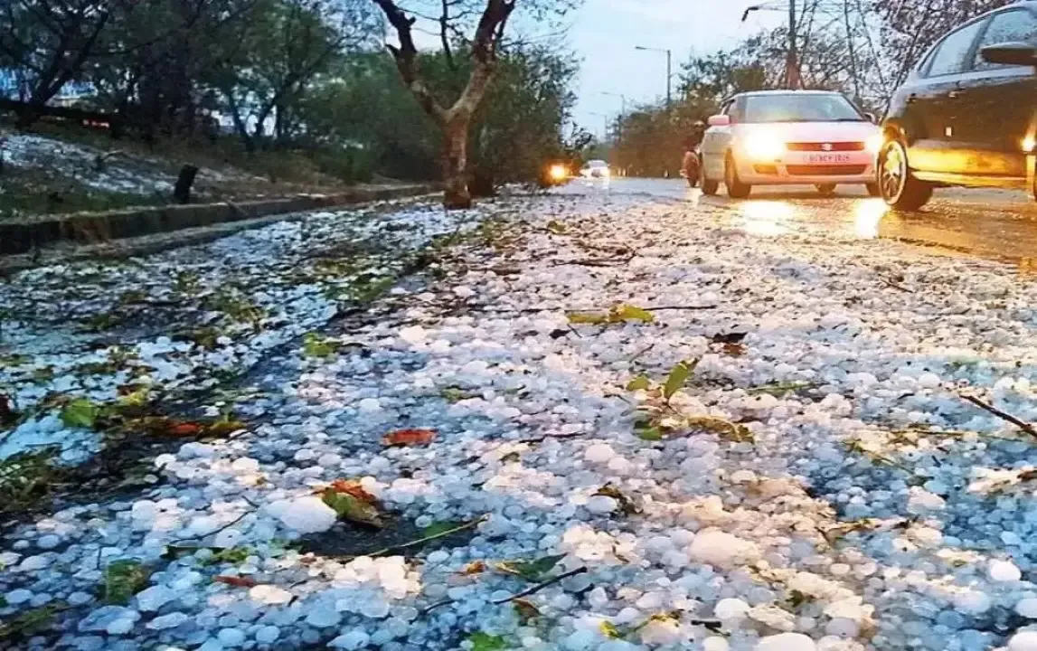 देहरादून: गर्मी में भी ठंड का एहसास दिला रहा मौसम, Orange Alert जारी 