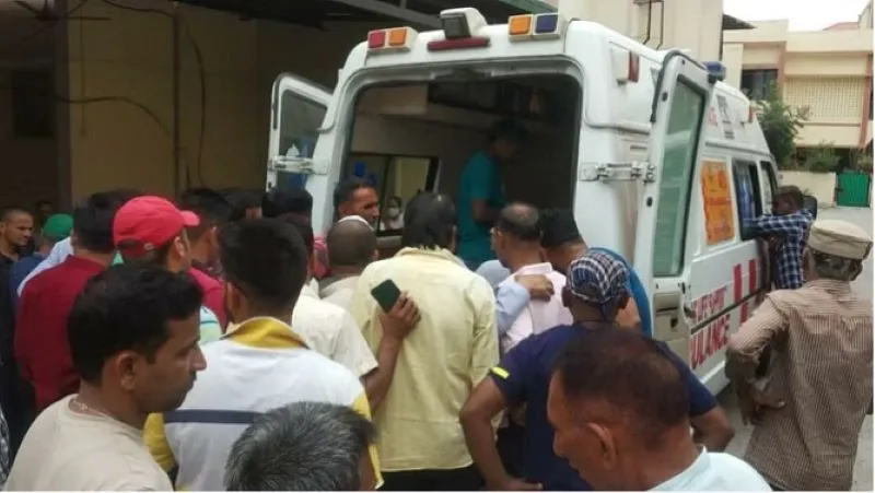 देहरादून: यूटिलिटी हुई बड़े हादसे का शिकार, एक परिवार के दो लोगों की मौत 