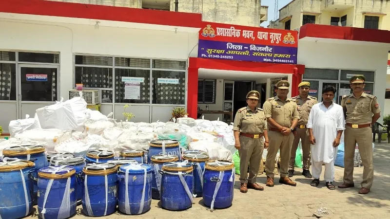 बिजनौर: नकली सौंदर्य प्रसाधन बनाने की फैक्ट्री में छापेमारी, 160 बोरों में मिले नामचीन कंपनियों के नकली कॉस्मेटिक प्रोडक्ट 