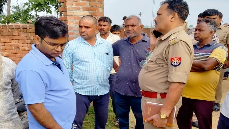 अमरोहा : टिनशेड और दीवार के नीचे दबने से वृद्ध की मौत
