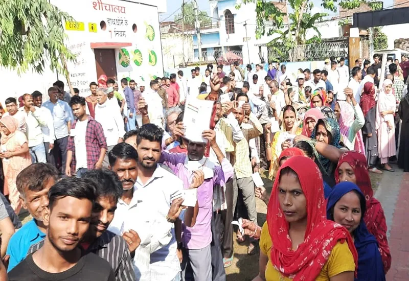 मुरादाबाद : मौसम दे रहा मतदाताओं और प्रत्याशियों का साथ, लोकतंत्र के उत्सव में उत्साह