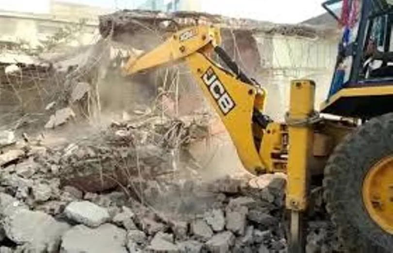 शक्तिफार्म: प्रशासन ने नगर पंचायत की 1 एकड़ जमीन को कराया अतिक्रमण मुक्त