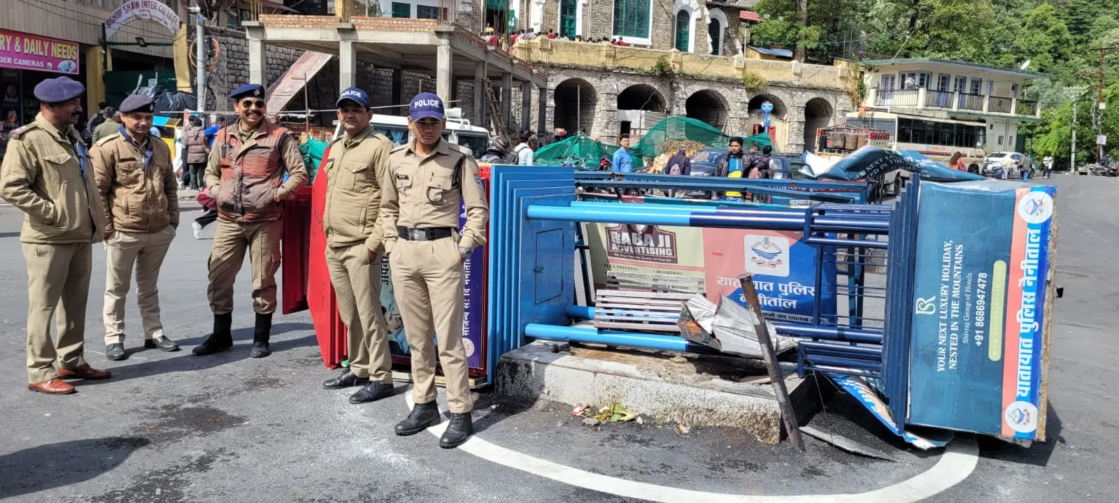 Nainital News : आंधी-तूफान से तल्लीताल में बड़ा हादसा टला, बाल-बाल बचे पुलिसकर्मी 