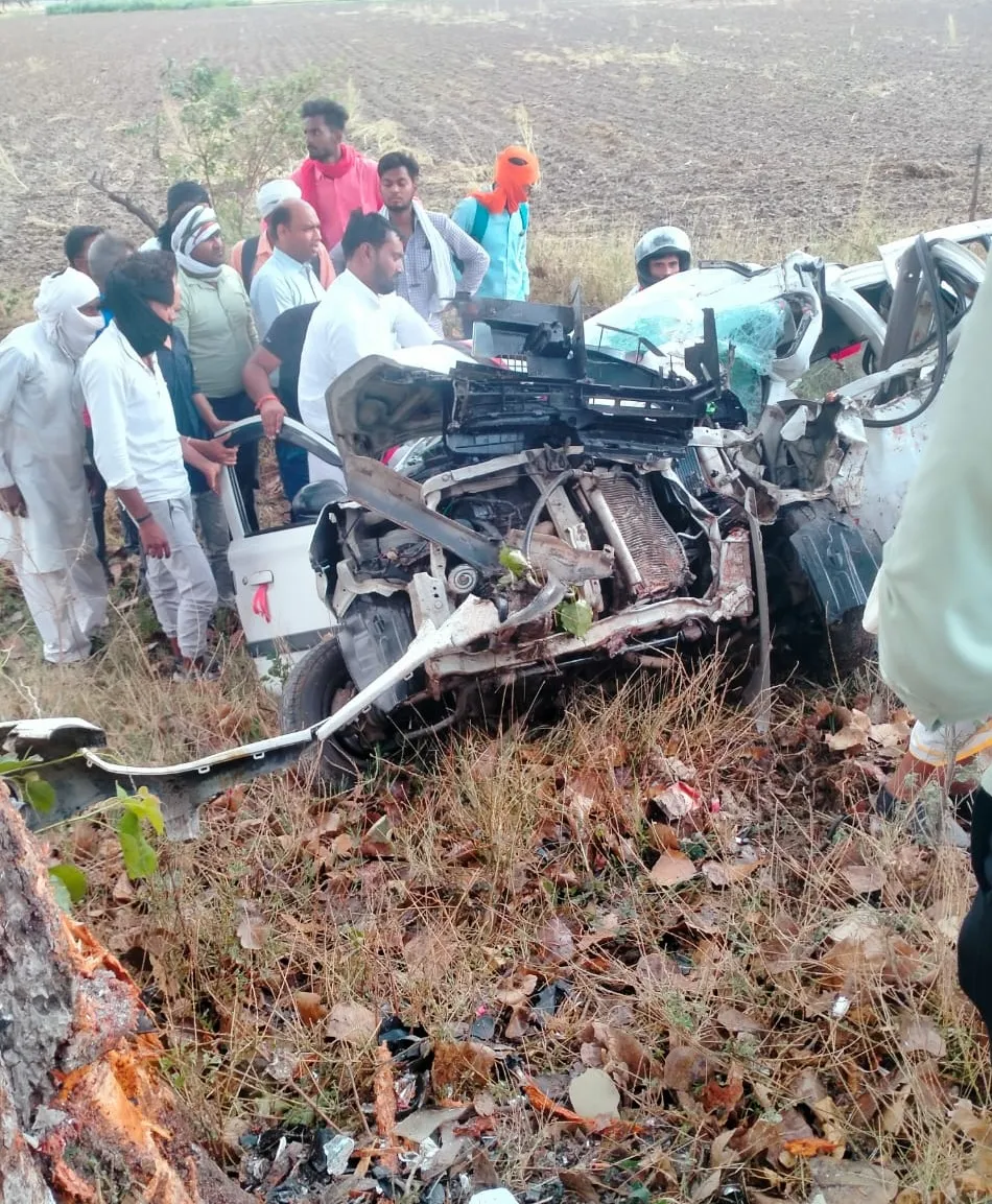 Jalaun Accident : आंधी से बिगड़ा कार का संतुलन, पेड़ से टकराई, एक की मौत, जिंदगी और मौत से जूझ रहे तीन घायल